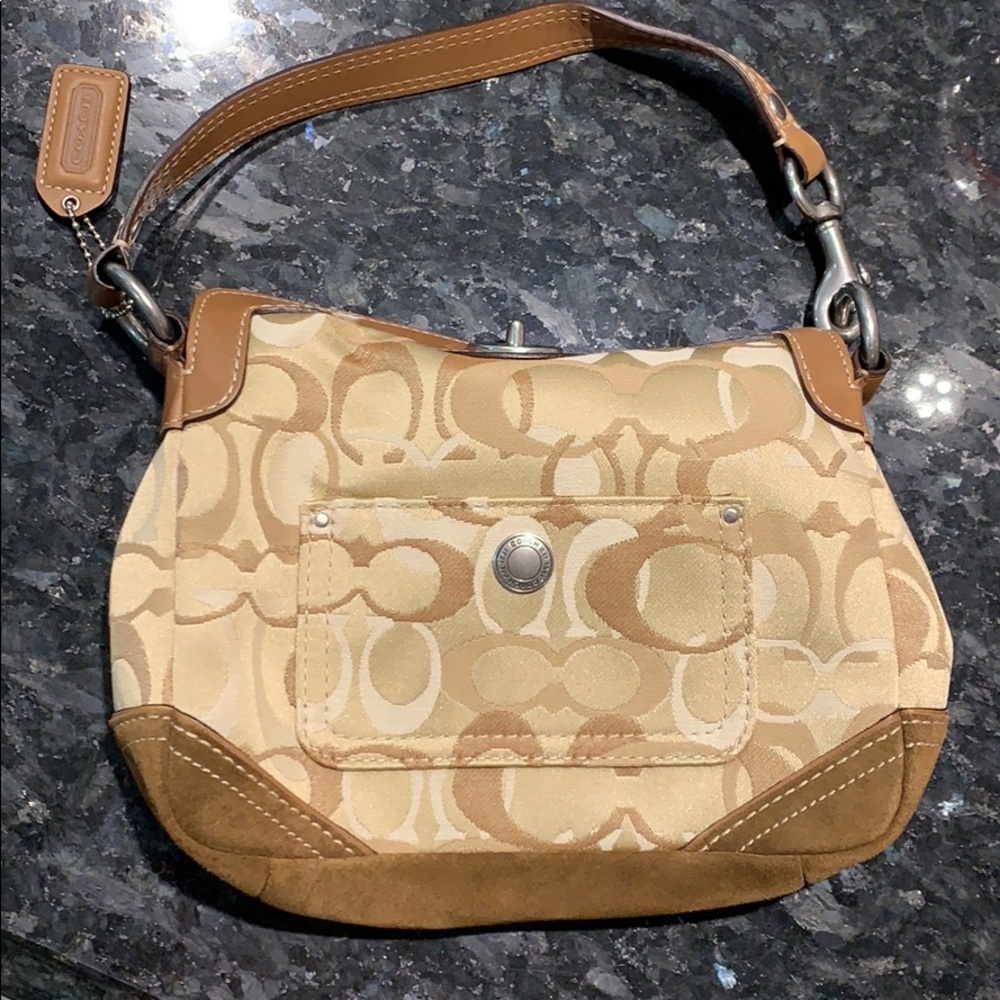 Small coach purse - near perfect condition